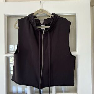 Athletic cut off sleeve look top